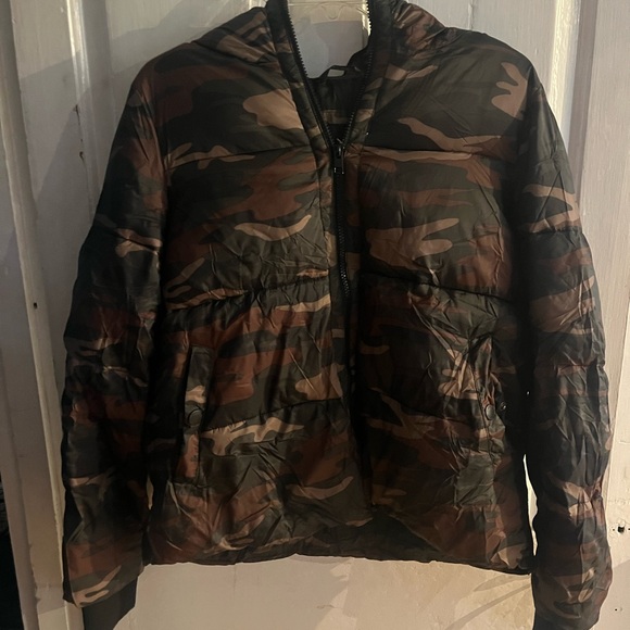 American Eagle Outfitters Jackets & Blazers - American Eagle Outfitters Camo Puffer Jacket